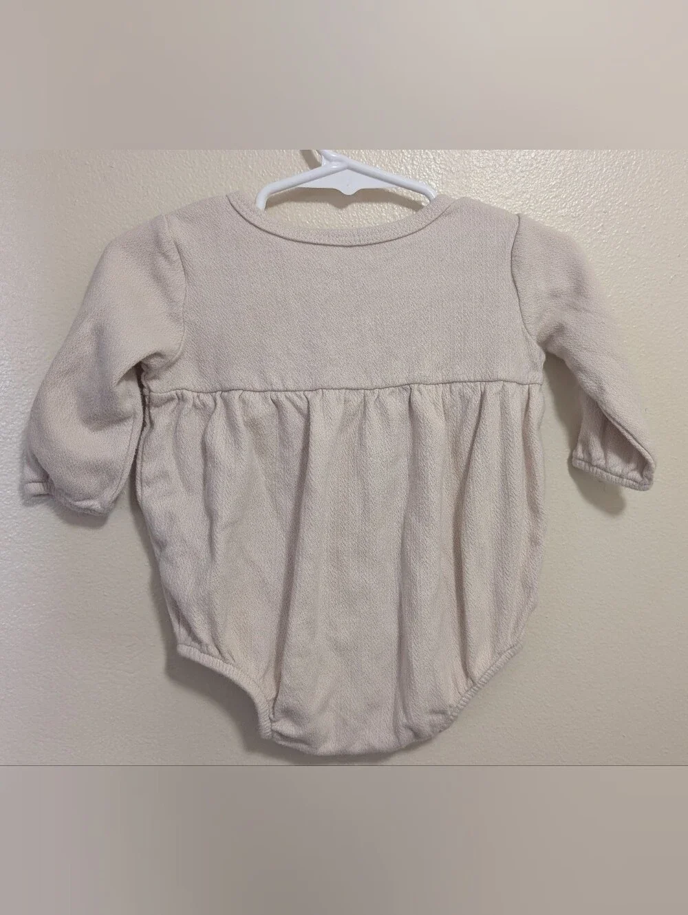Cream Lace-Trim Long-Sleeve Baby One-Piece Bodysuit